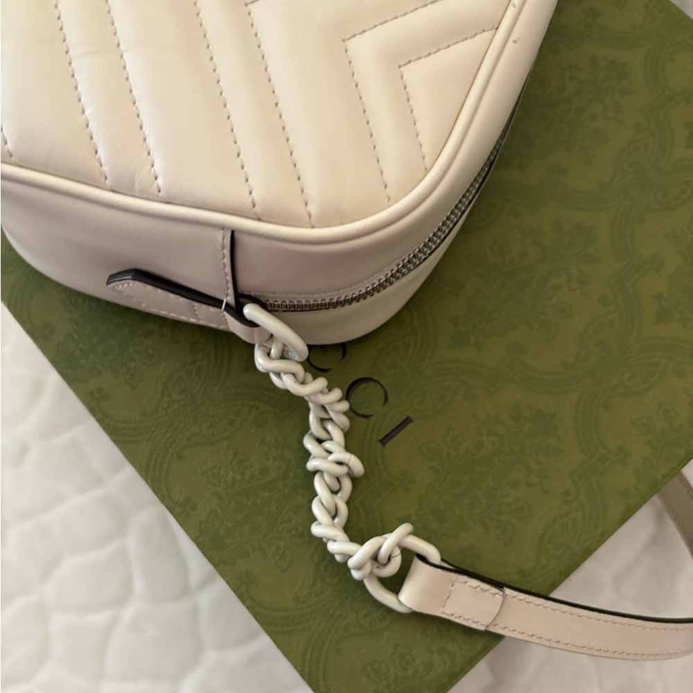 Gucci GG Marmont Small Camera Bag - Picture 10 of 16